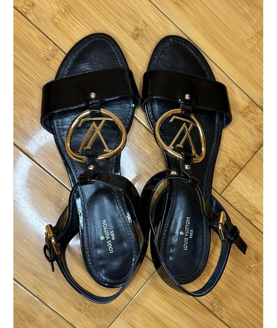 LOUIS VUITTON PRE-OWNED Черные сандалии из лакированной кожи, фото 3