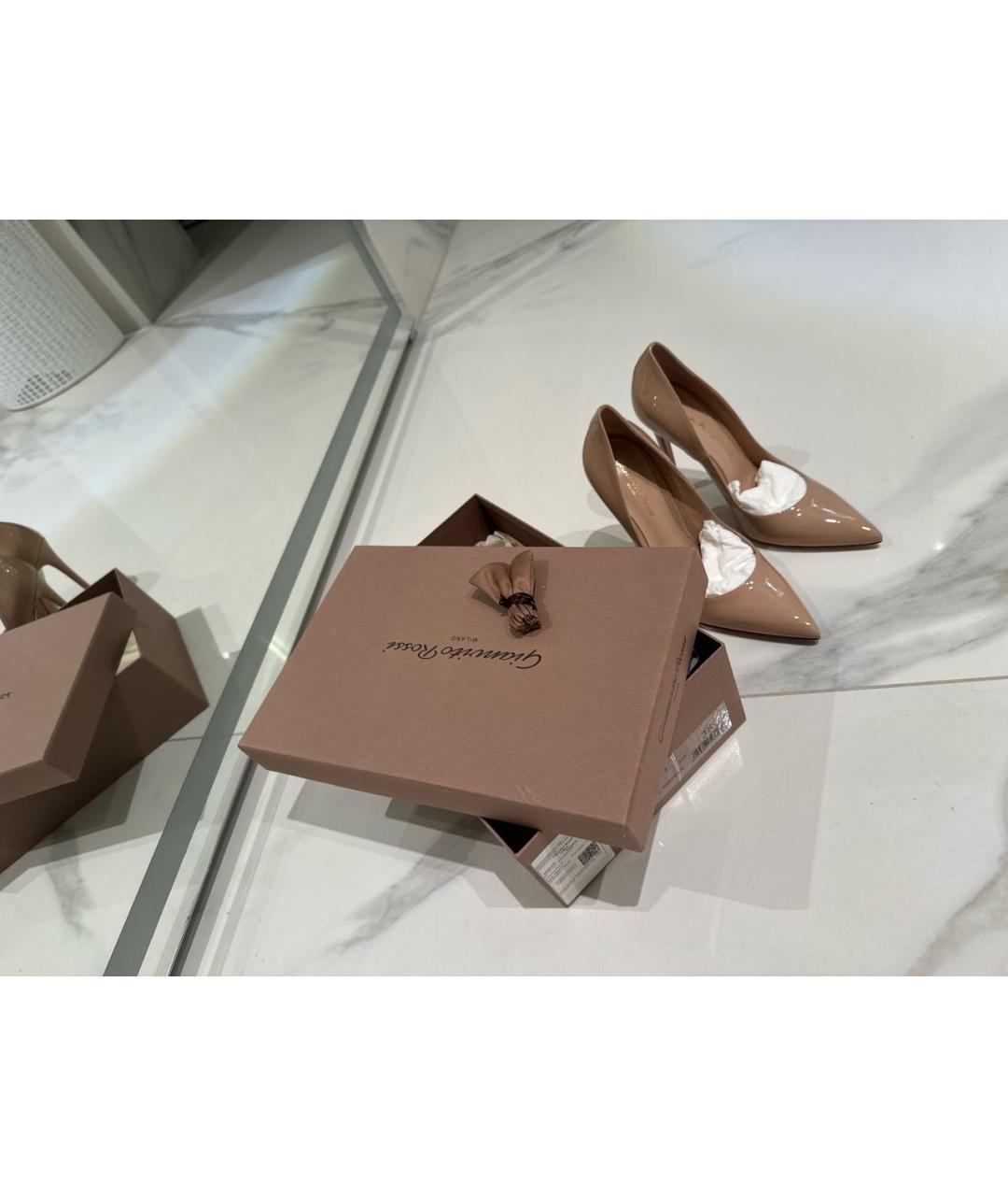 GIANVITO ROSSI Бежевые туфли из лакированной кожи, фото 7