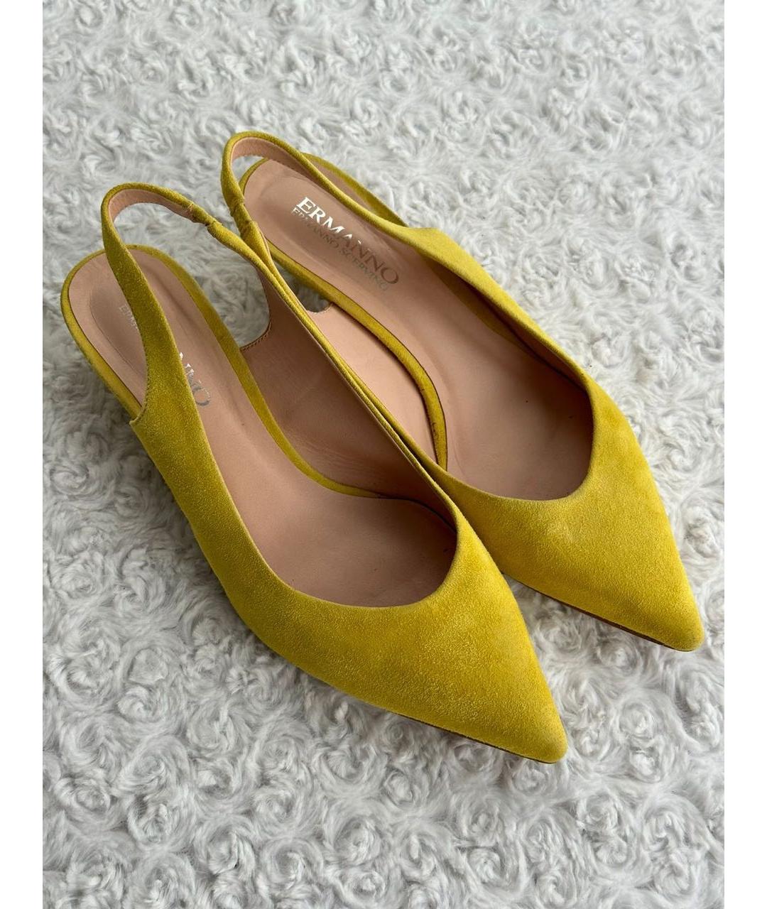 ERMANNO ERMANNO Желтые замшевые лодочки на низком каблуке, фото 2