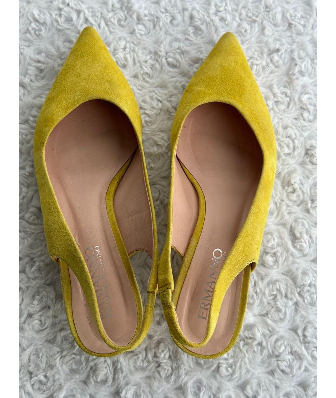 ERMANNO ERMANNO Желтые замшевые лодочки на низком каблуке, фото 4