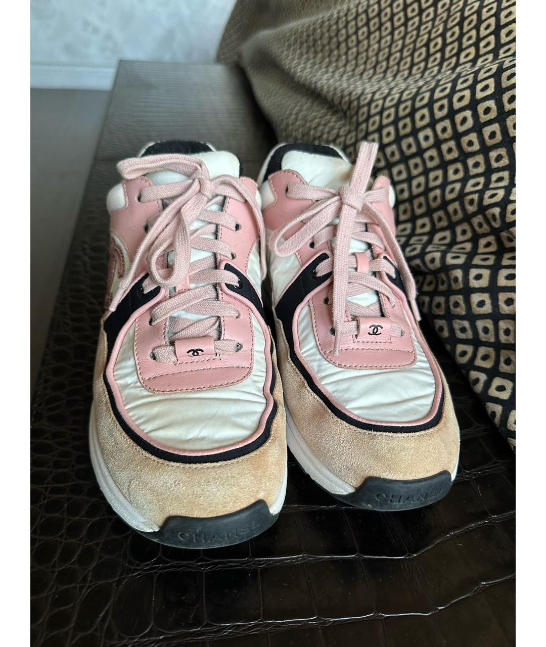 CHANEL PRE-OWNED Розовые замшевые кроссовки, фото 2