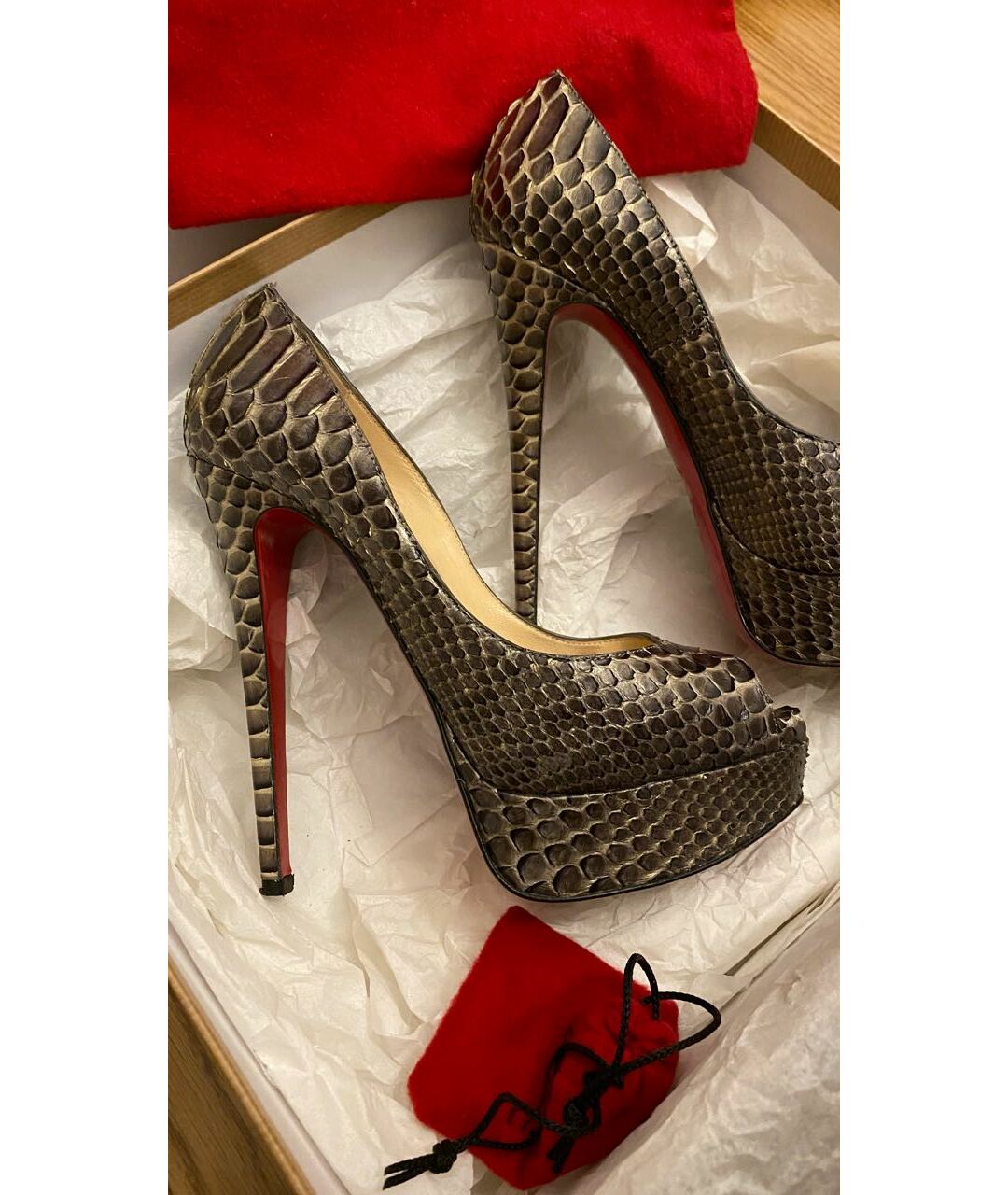 CHRISTIAN LOUBOUTIN Серые туфли из экзотической кожи, фото 8