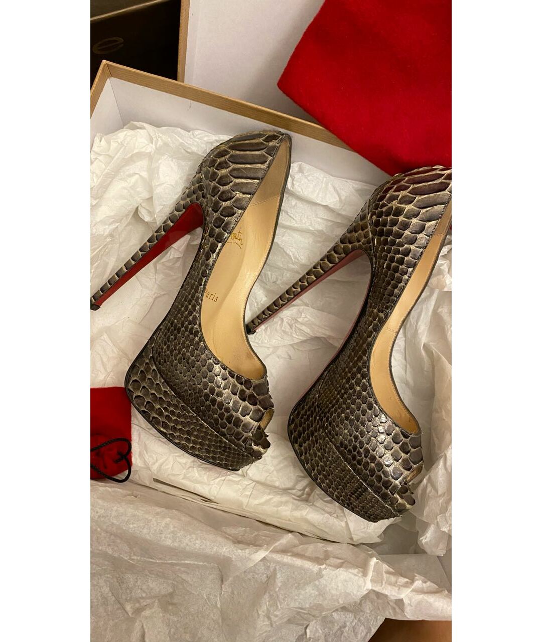 CHRISTIAN LOUBOUTIN Серые туфли из экзотической кожи, фото 6