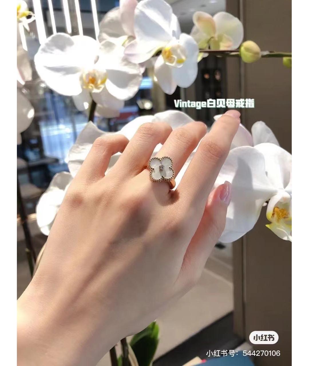VAN CLEEF & ARPELS Белое кольцо из желтого золота, фото 3