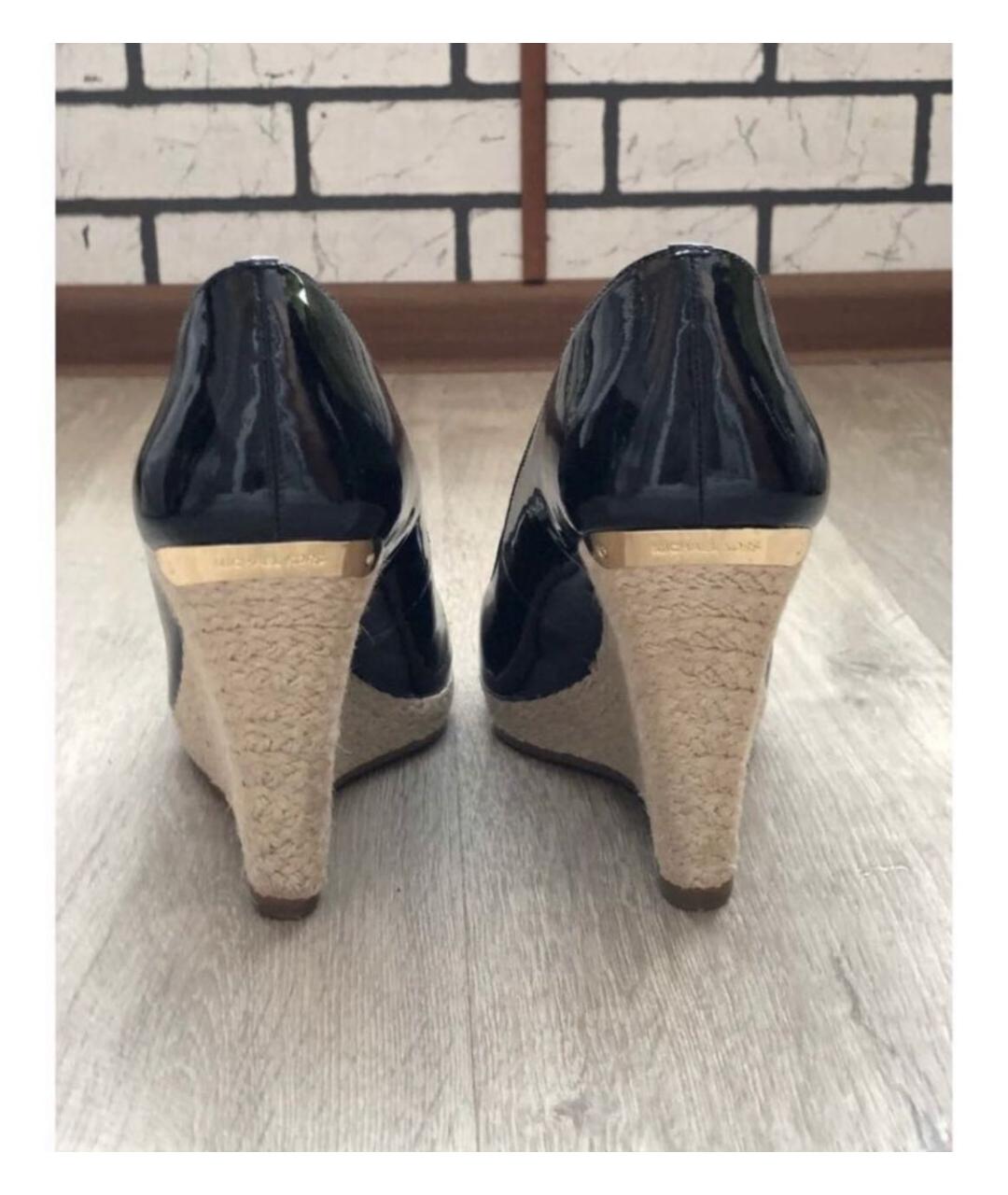 MICHAEL KORS Черные туфли из лакированной кожи, фото 4