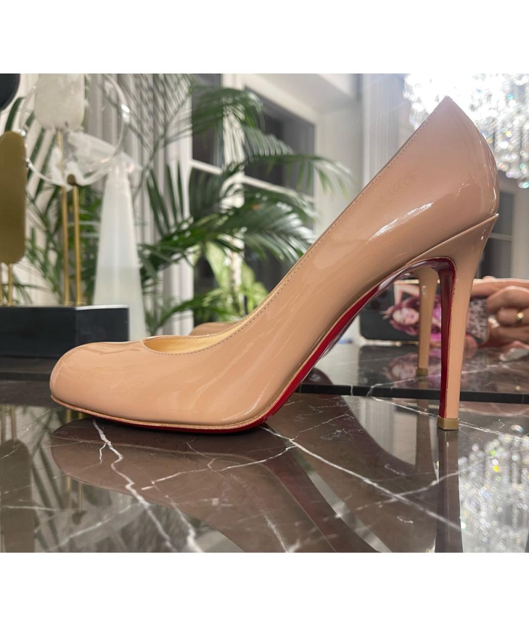 CHRISTIAN LOUBOUTIN Бежевые туфли из лакированной кожи, фото 7