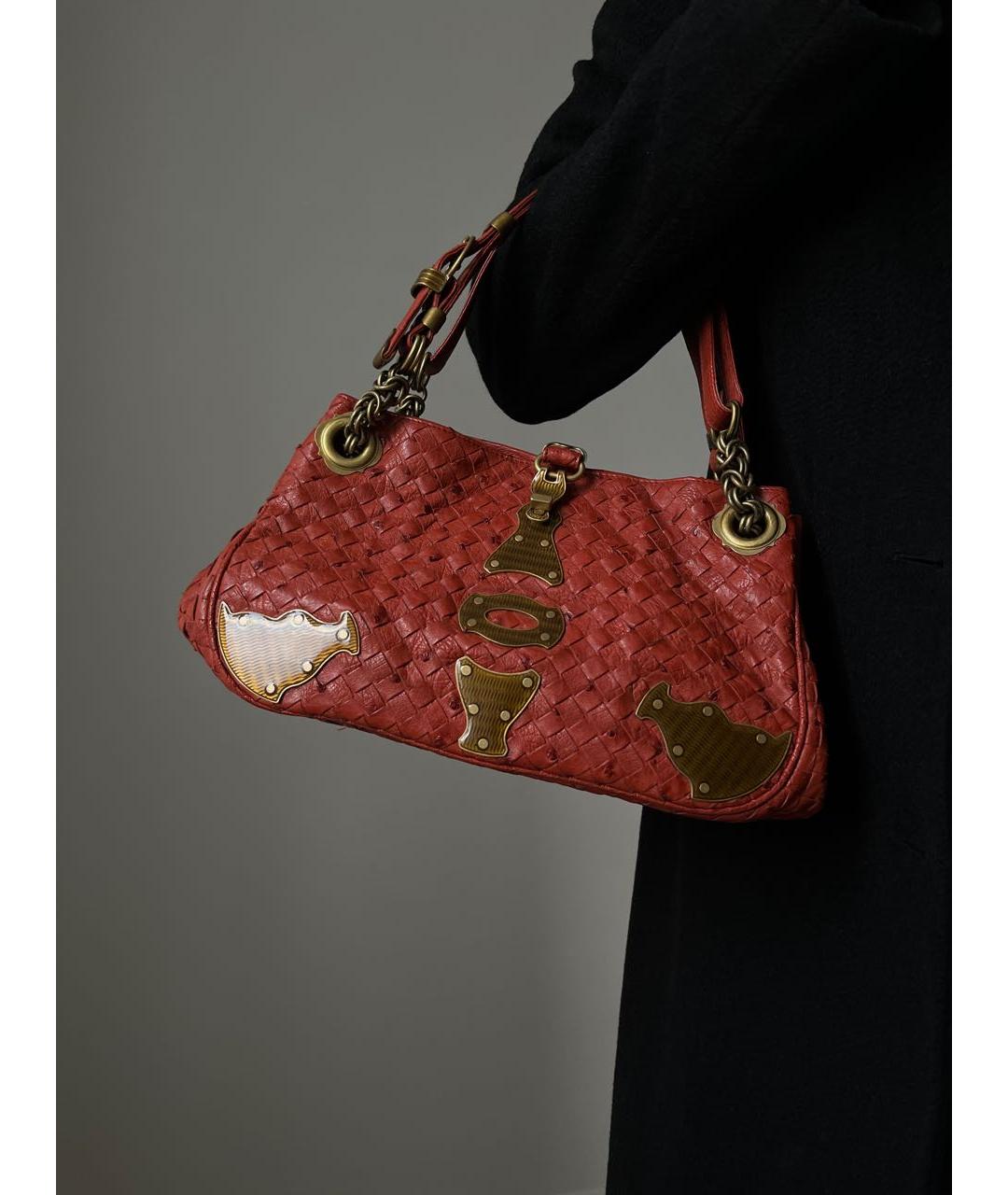 BOTTEGA VENETA Красная сумка с короткими ручками из экзотической кожи, фото 5
