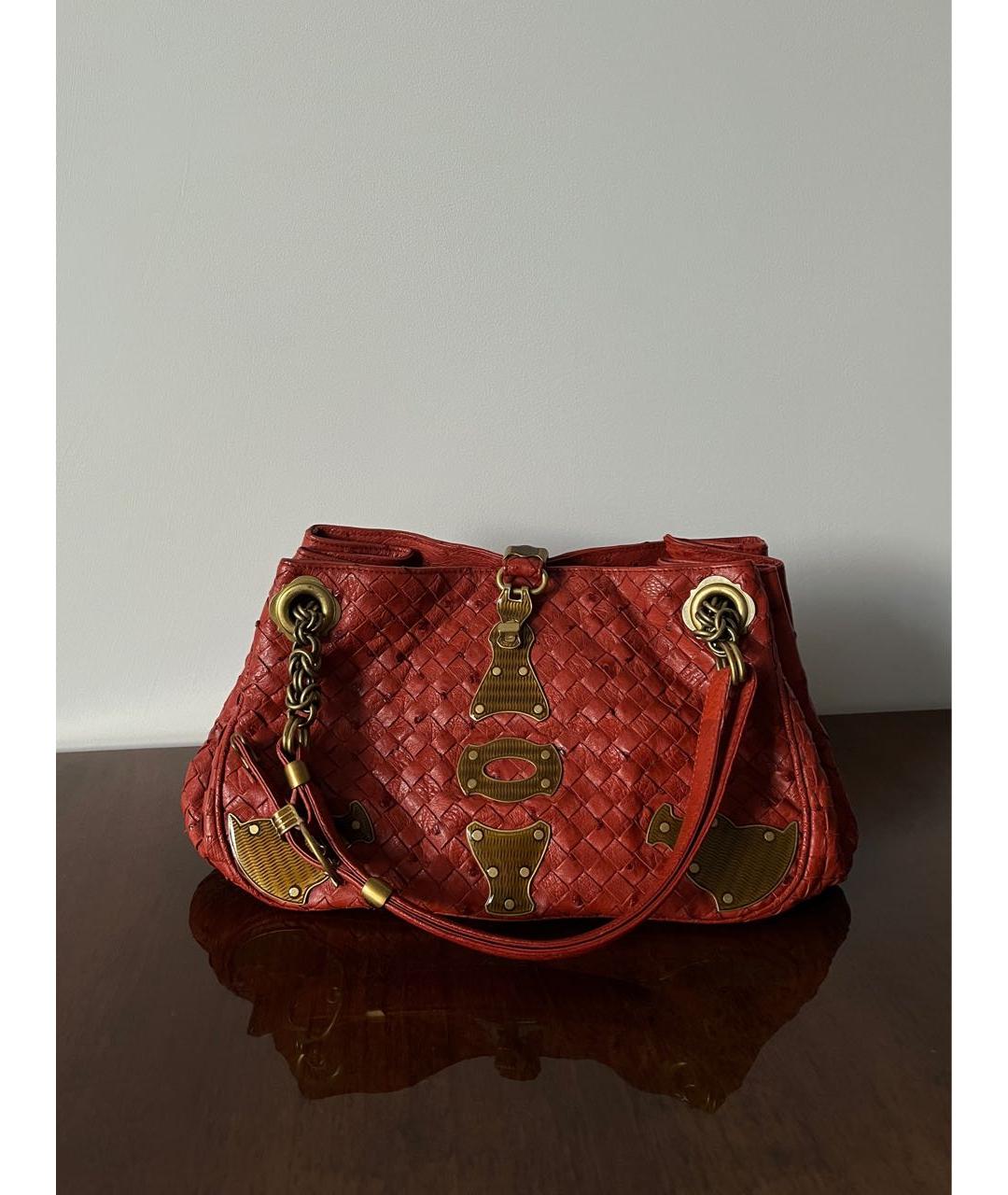 BOTTEGA VENETA Красная сумка с короткими ручками из экзотической кожи, фото 3
