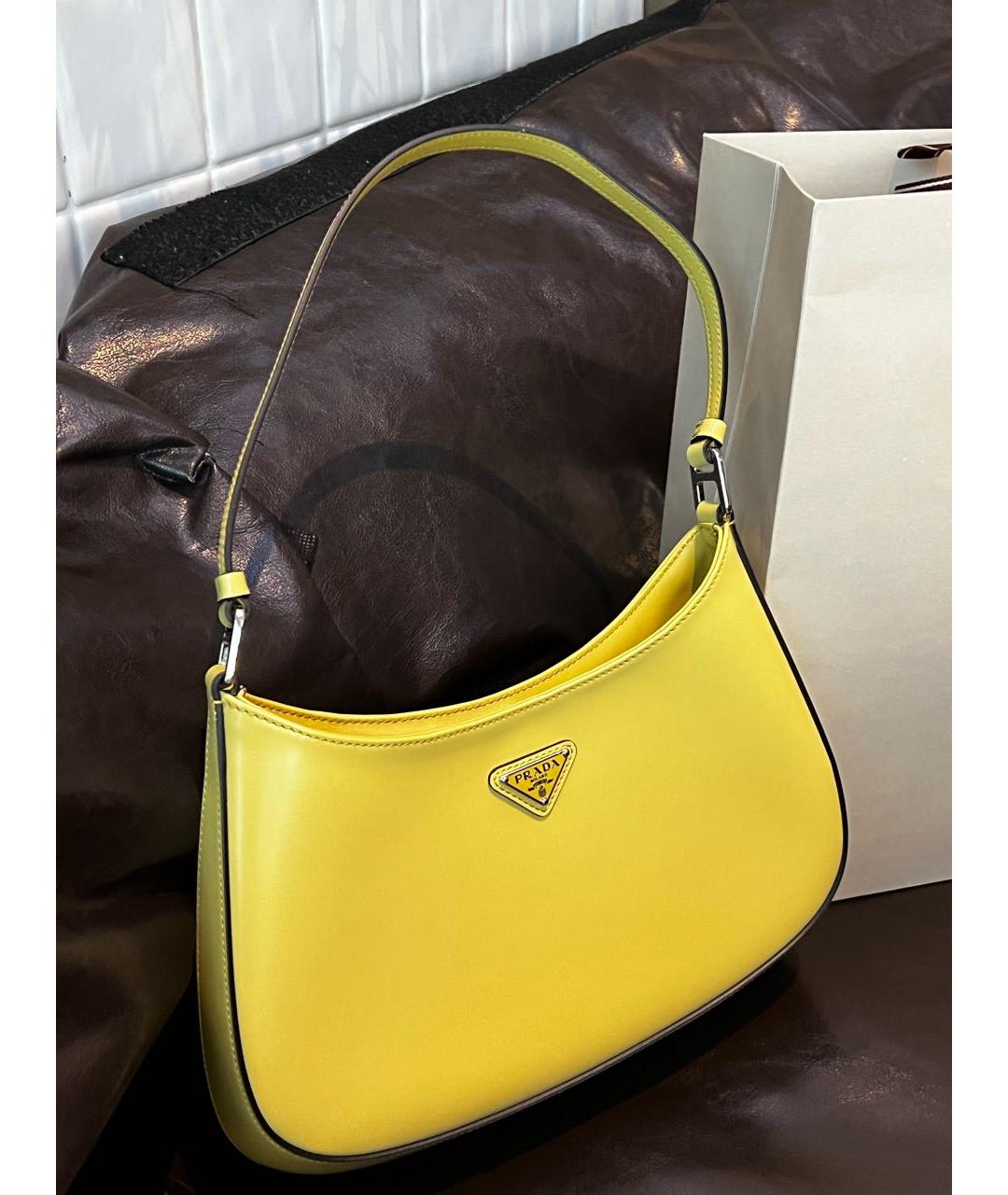 PRADA Желтая кожаная сумка с короткими ручками, фото 3