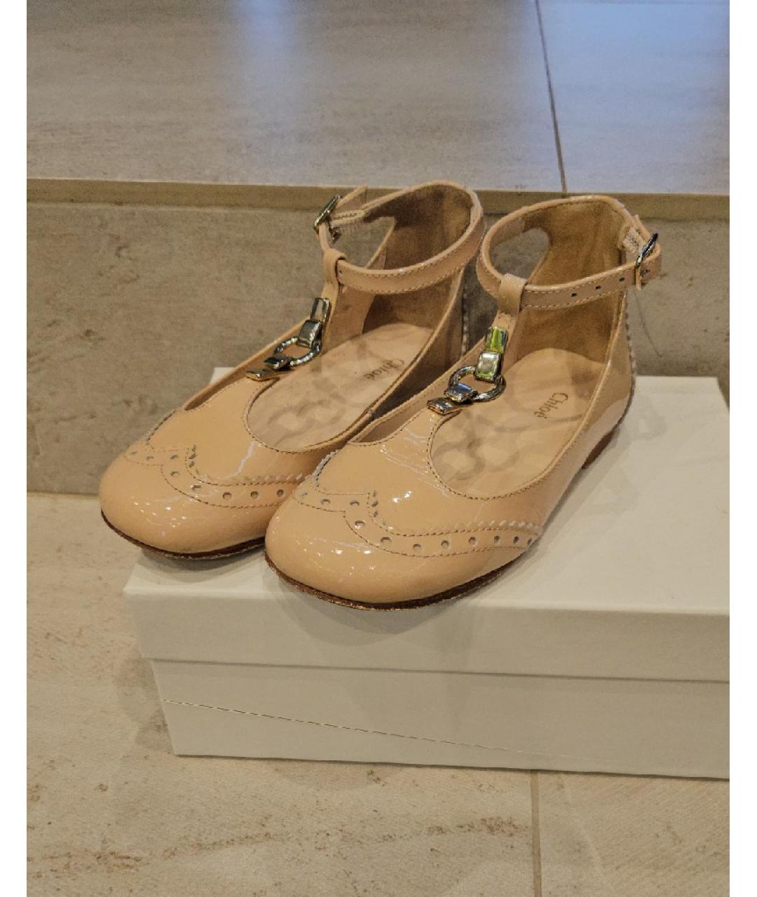 CHLOE KIDS Бежевые балетки и туфли из лакированной кожи, фото 3