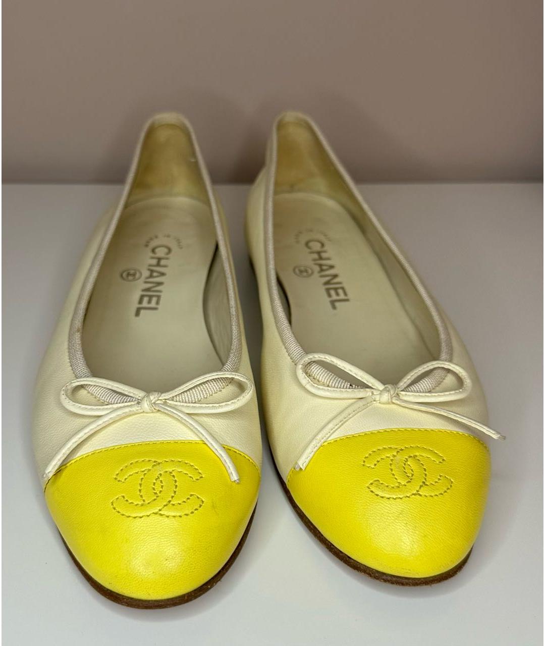 CHANEL PRE-OWNED Белые кожаные балетки, фото 2