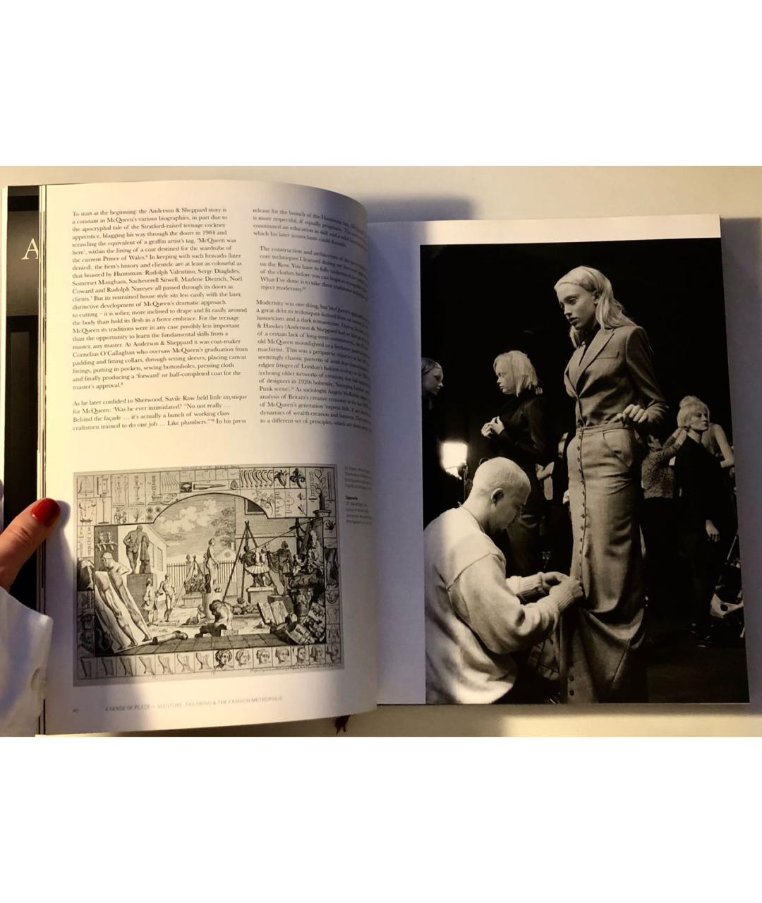 ALEXANDER MCQUEEN Книга, фото 3
