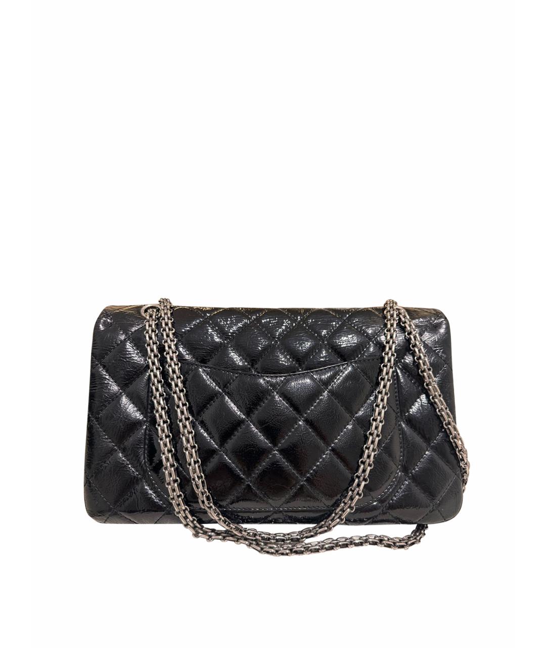CHANEL Черная сумка через плечо из лакированной кожи, фото 1