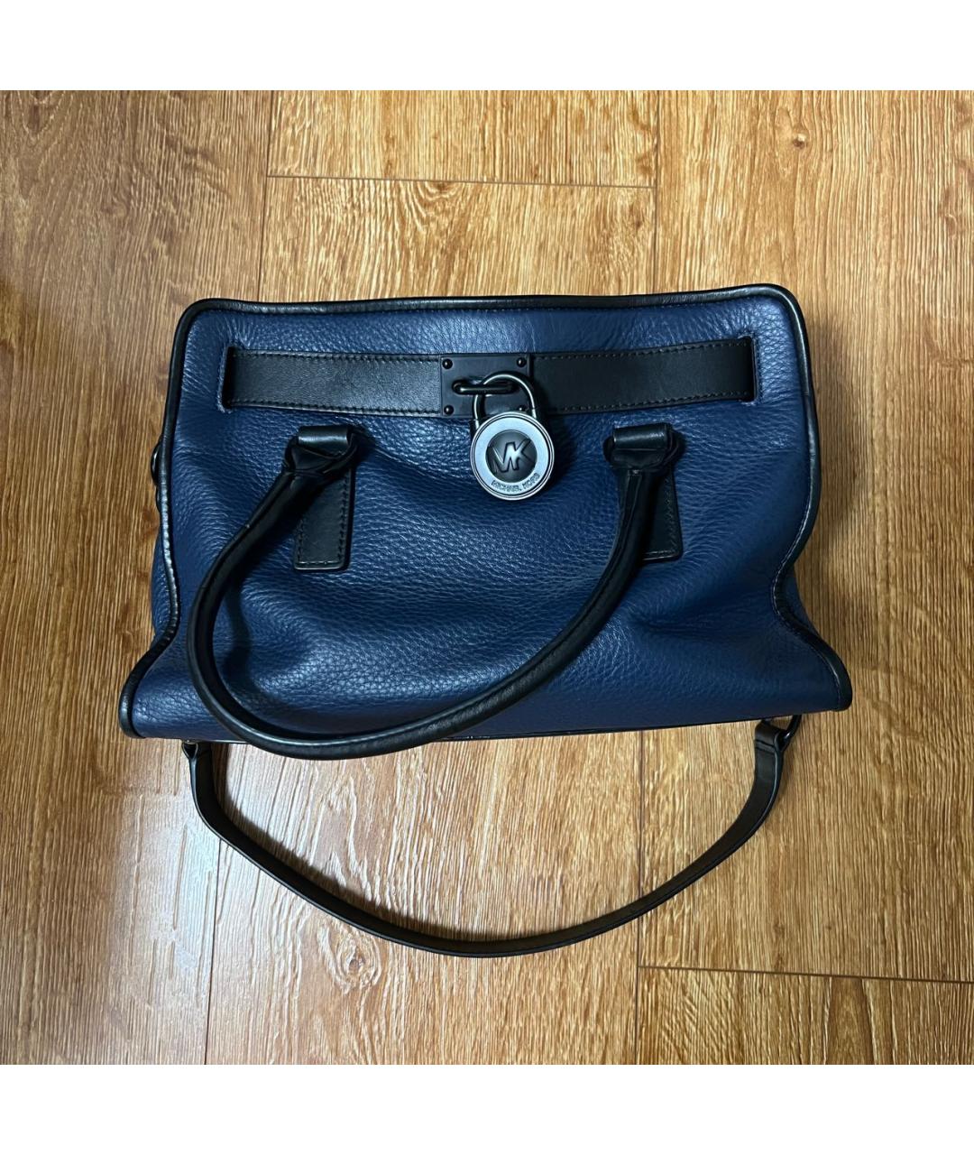 MICHAEL KORS Темно-синяя сумка с короткими ручками из искусственной кожи, фото 2