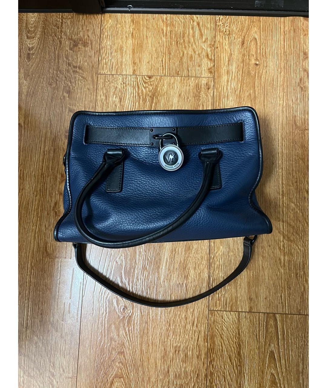 MICHAEL KORS Темно-синяя сумка с короткими ручками из искусственной кожи, фото 3