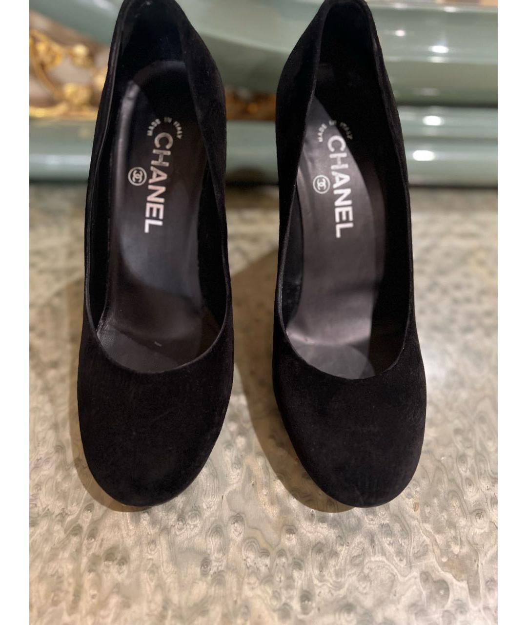 CHANEL PRE-OWNED Черные замшевые туфли, фото 4