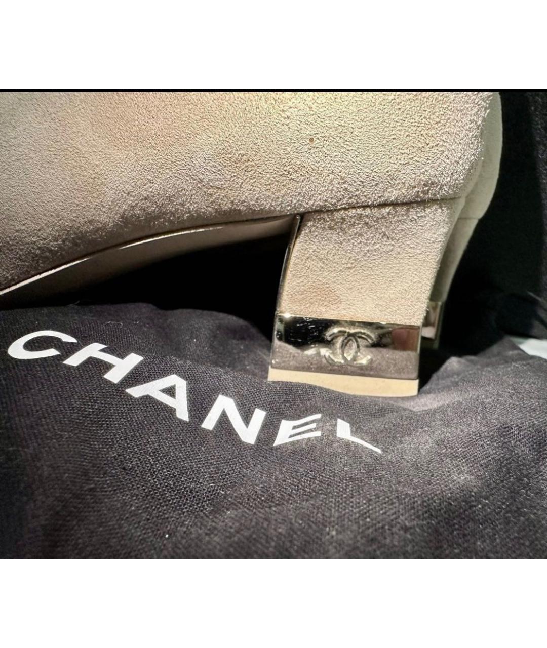 CHANEL PRE-OWNED Бежевые замшевые туфли, фото 4