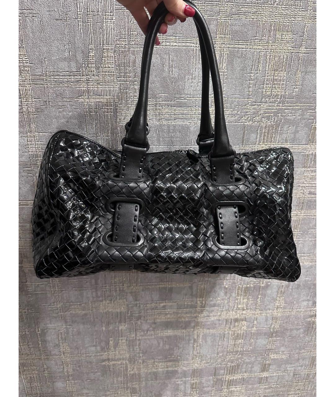 BOTTEGA VENETA Черная сумка тоут из лакированной кожи, фото 5