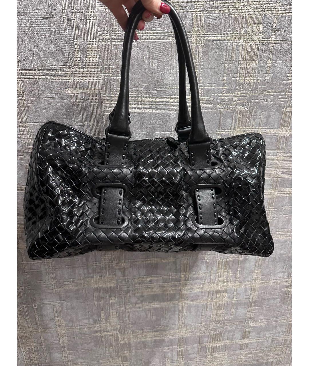 BOTTEGA VENETA Черная сумка тоут из лакированной кожи, фото 3