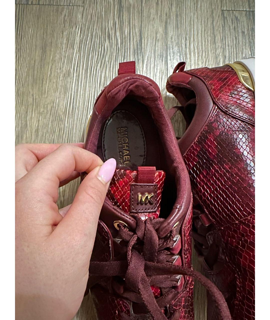 MICHAEL KORS Бордовые кожаные кроссовки, фото 4