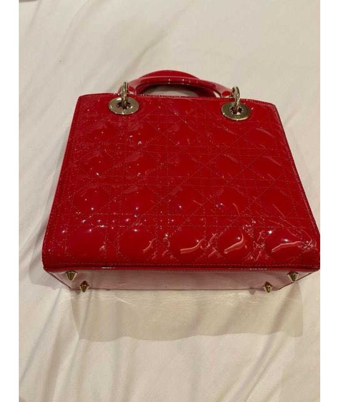 CHRISTIAN DIOR PRE-OWNED Красная сумка с короткими ручками из лакированной кожи, фото 2