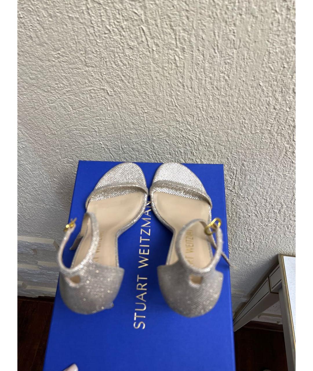 STUART WEITZMAN Бежевые текстильные босоножки, фото 3