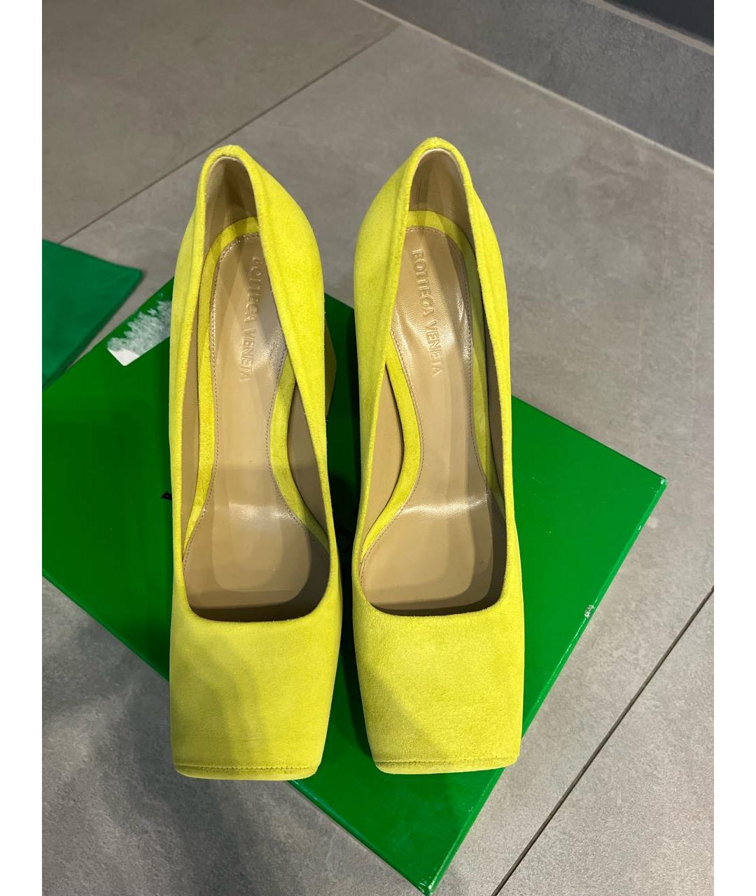 BOTTEGA VENETA Желтые замшевые туфли, фото 3