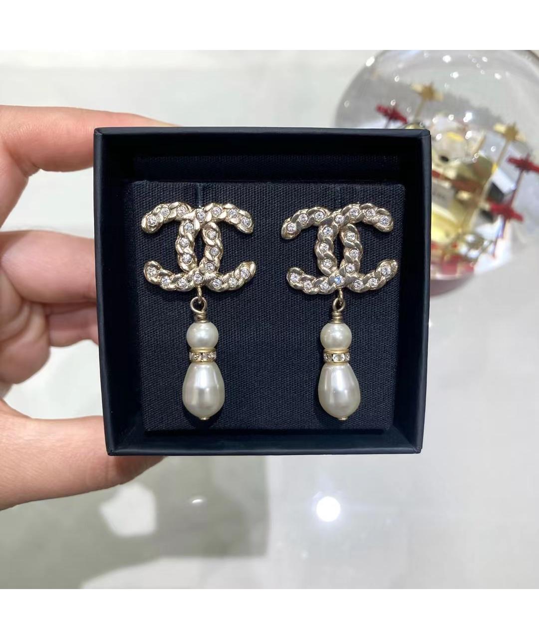 CHANEL Белые серьги из бисера, фото 4