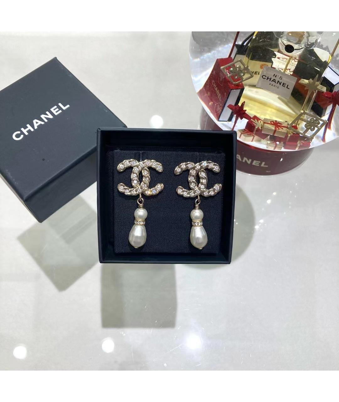 CHANEL Белые серьги из бисера, фото 2