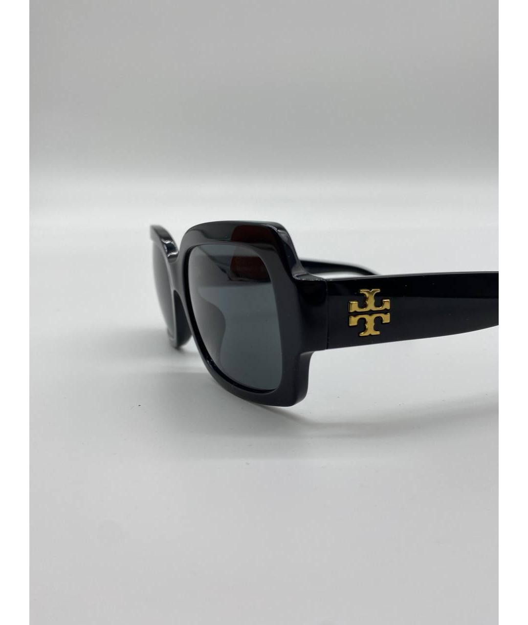 TORY BURCH Черные пластиковые солнцезащитные очки, фото 3