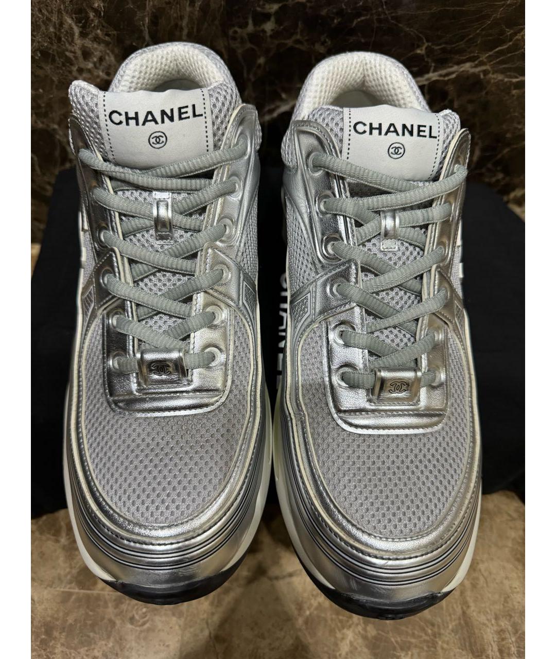 CHANEL PRE-OWNED Серебряные кожаные низкие кроссовки / кеды, фото 2