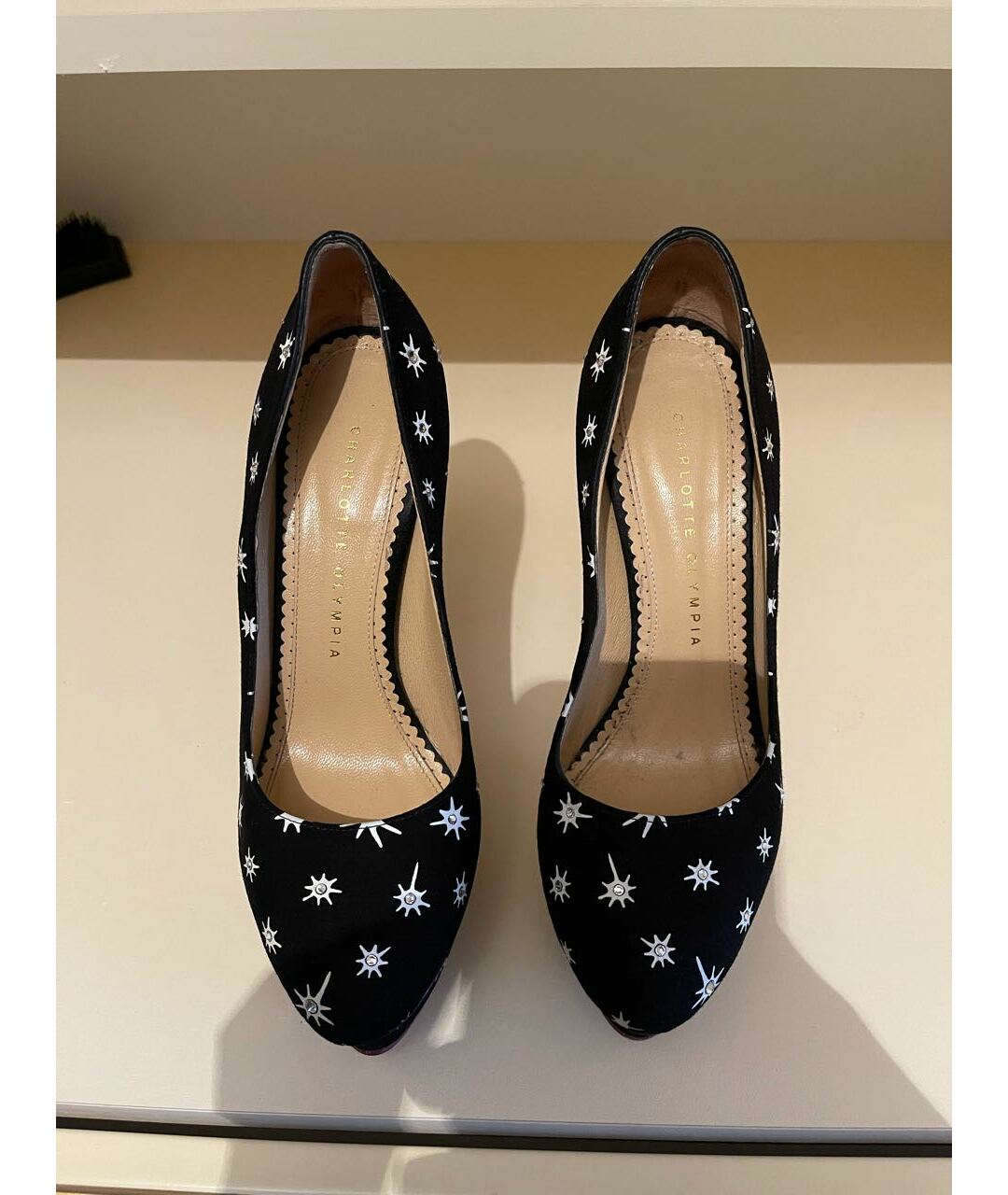 CHARLOTTE OLYMPIA Черные замшевые туфли, фото 3