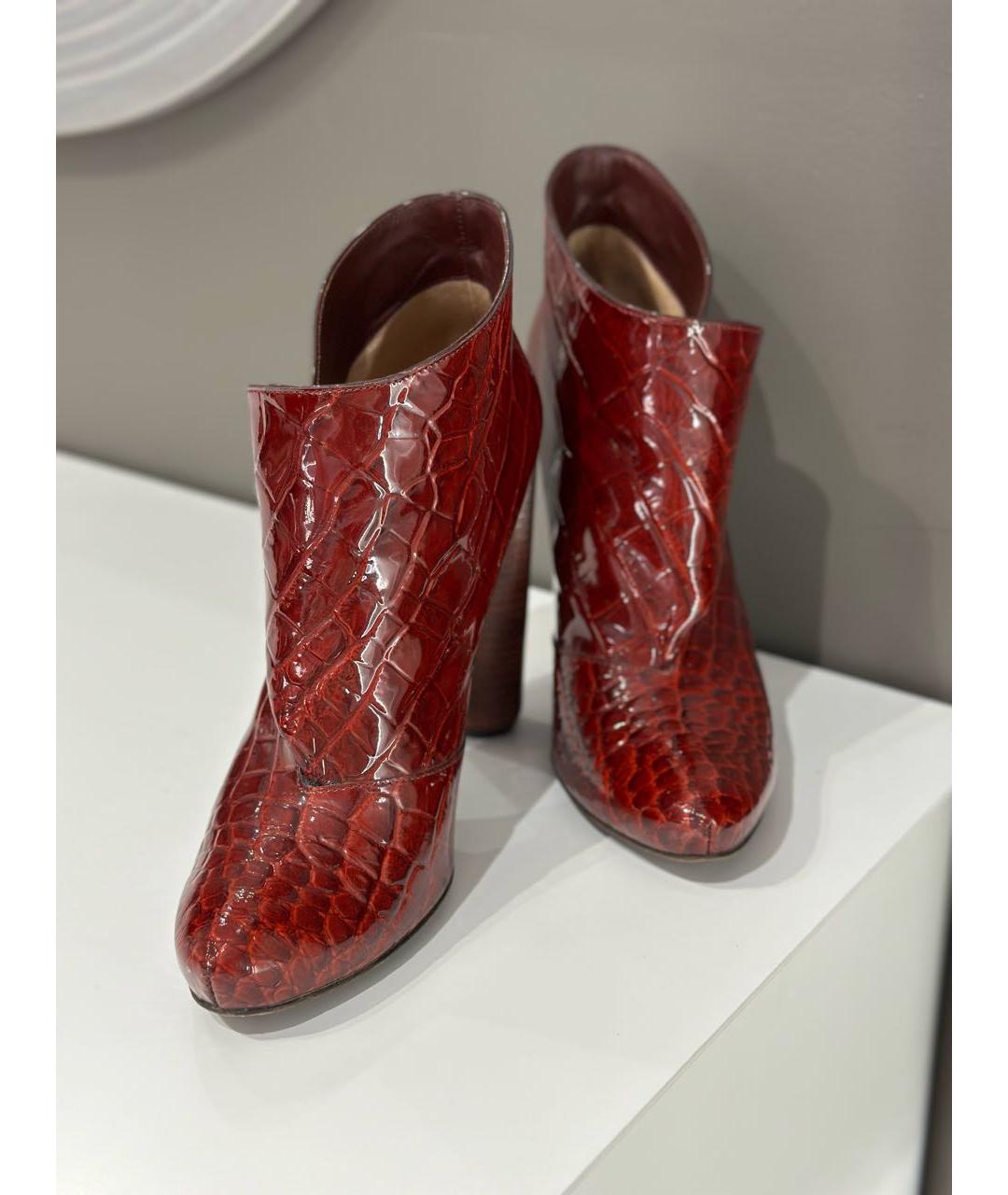 LOUIS VUITTON Красные ботильоны из лакированной кожи, фото 7