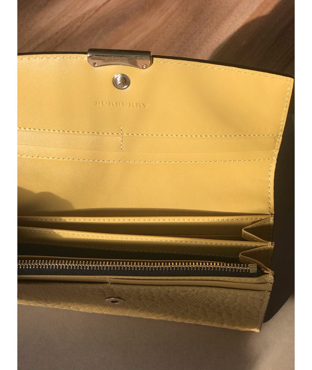 BURBERRY Желтый кожаный кошелек, фото 4