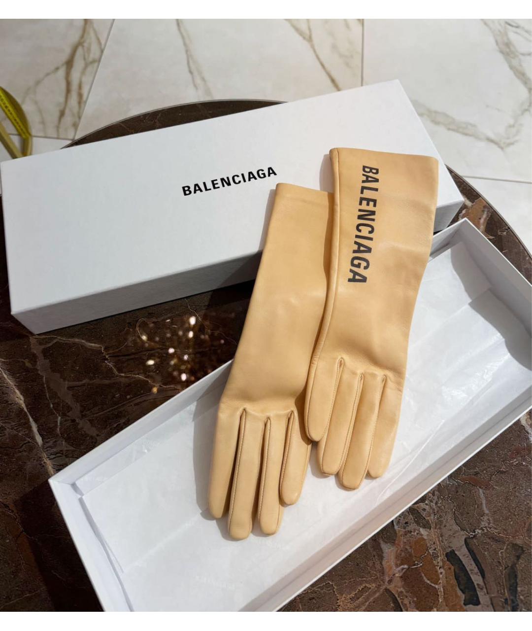 BALENCIAGA Бежевые кожаные перчатки, фото 2