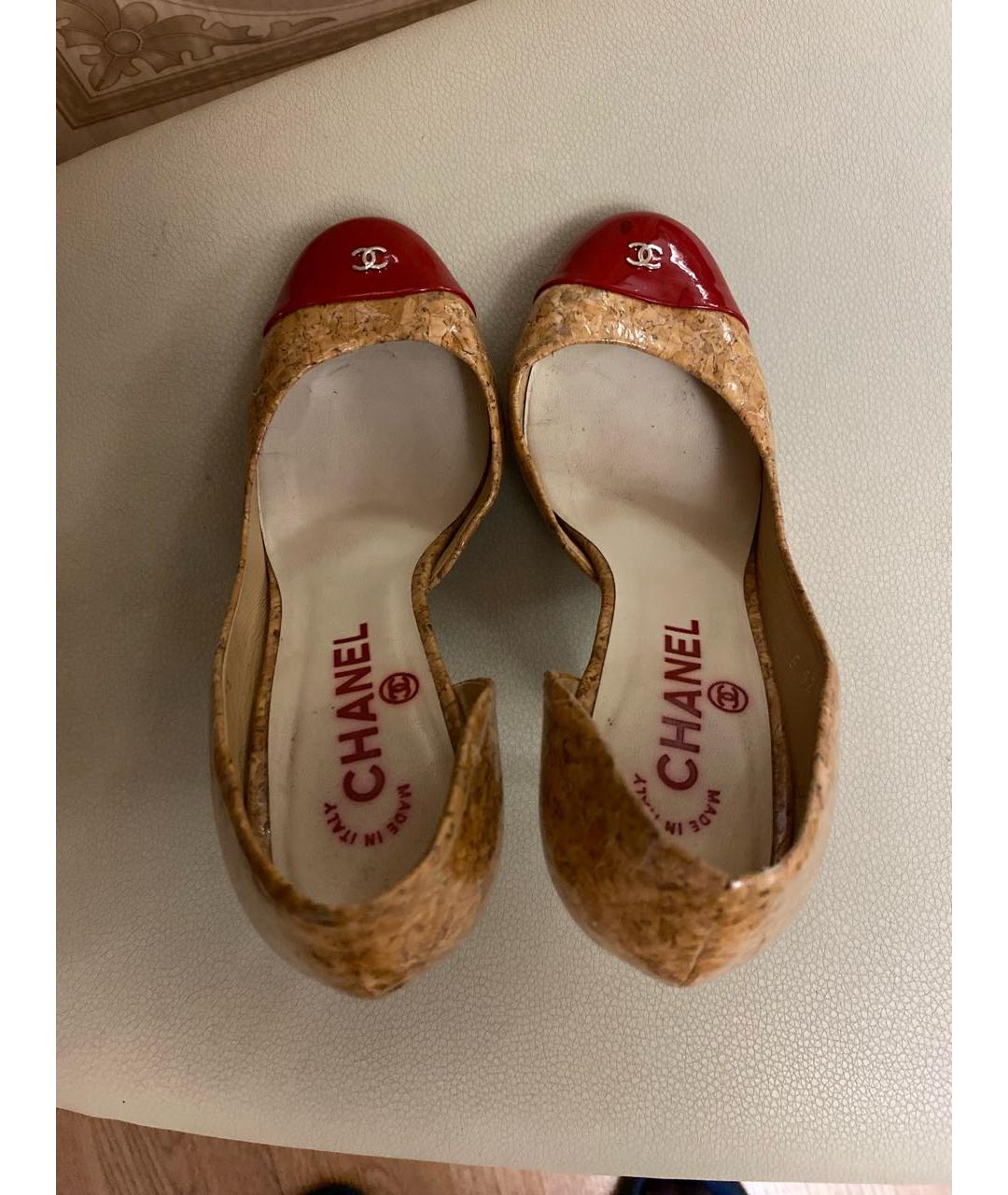 CHANEL PRE-OWNED Бежевые туфли из лакированной кожи, фото 3