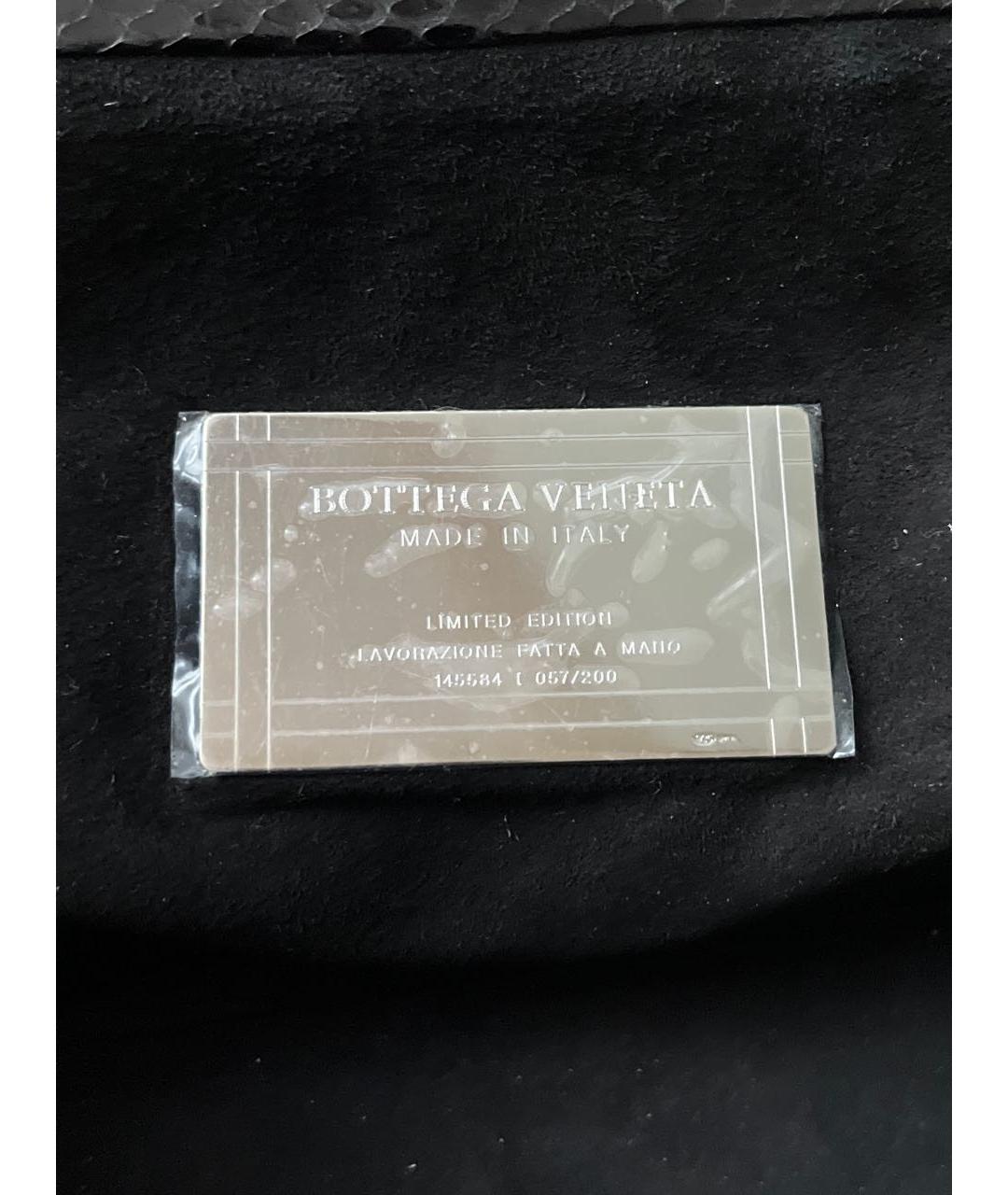 BOTTEGA VENETA Черная сумка с короткими ручками из экзотической кожи, фото 5