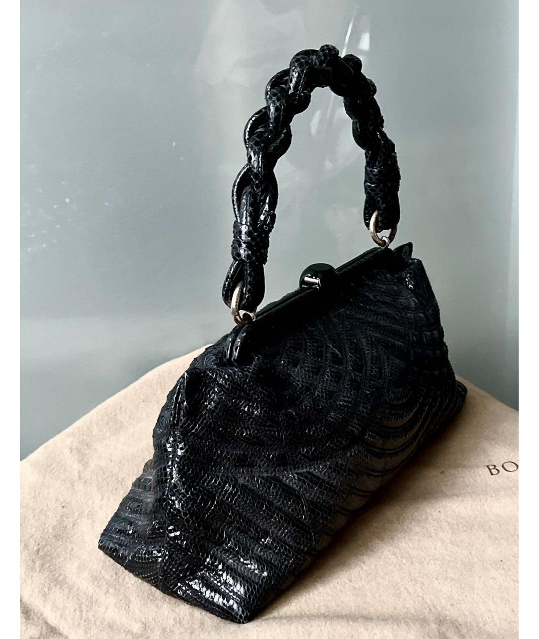 BOTTEGA VENETA Черная сумка с короткими ручками из экзотической кожи, фото 2