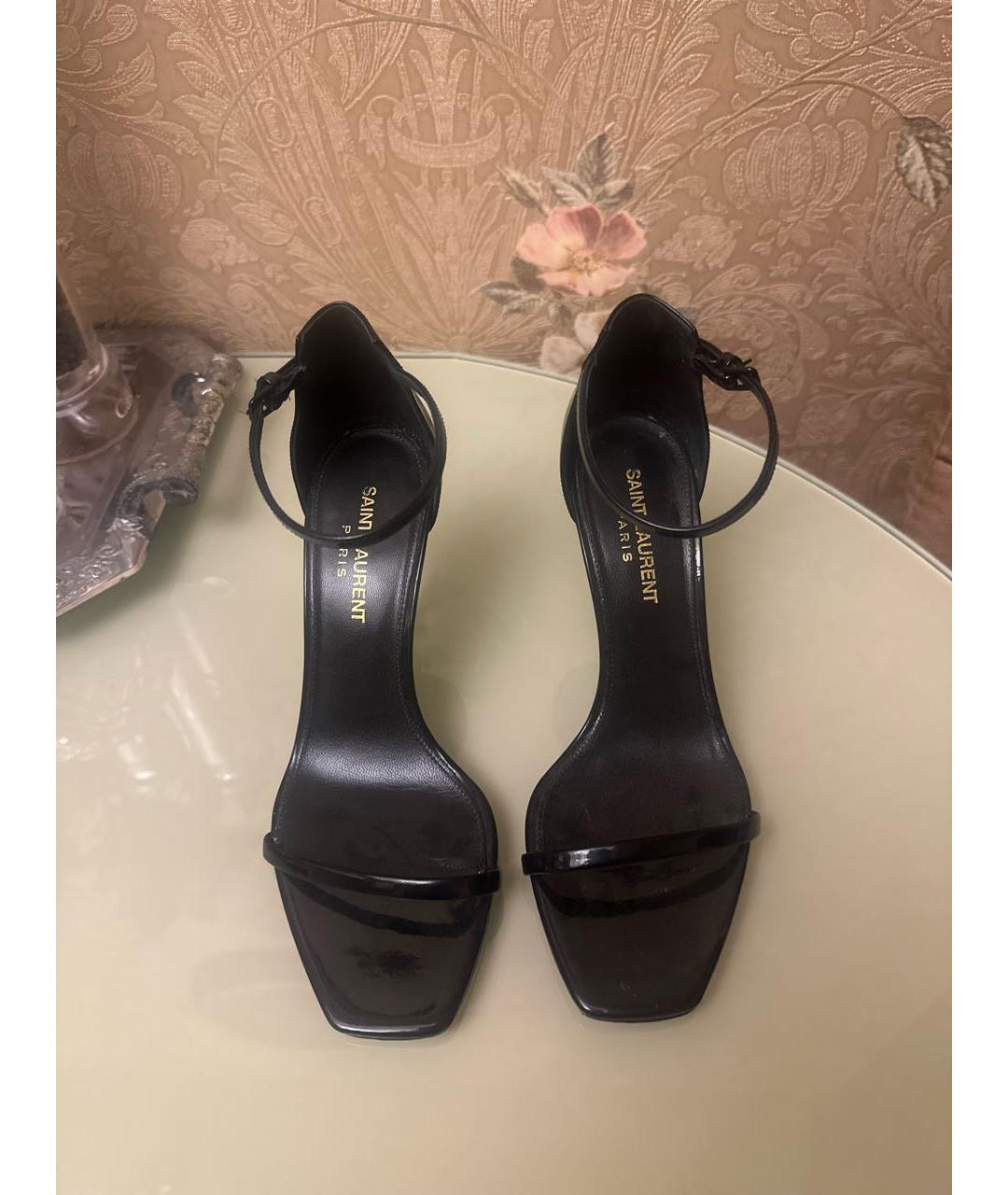SAINT LAURENT Черные босоножки из лакированной кожи, фото 3