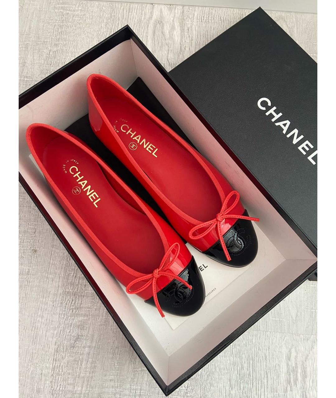 CHANEL Красные балетки из лакированной кожи, фото 8
