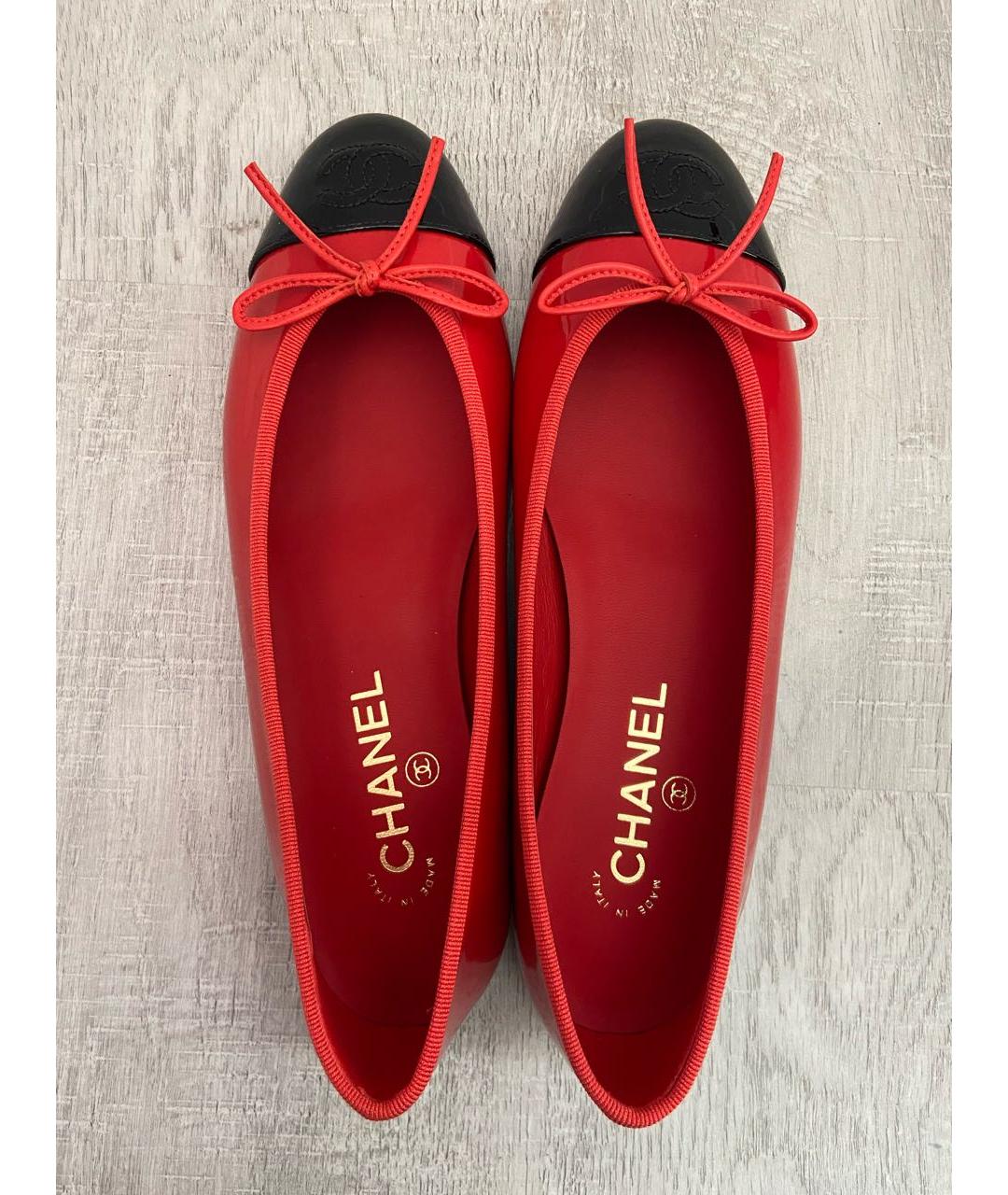 CHANEL Красные балетки из лакированной кожи, фото 3