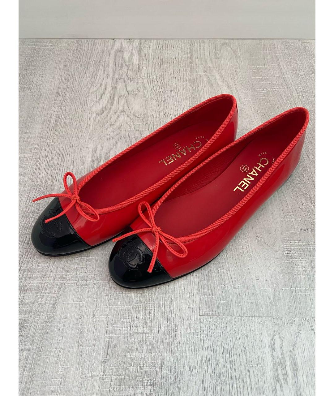 CHANEL Красные балетки из лакированной кожи, фото 5