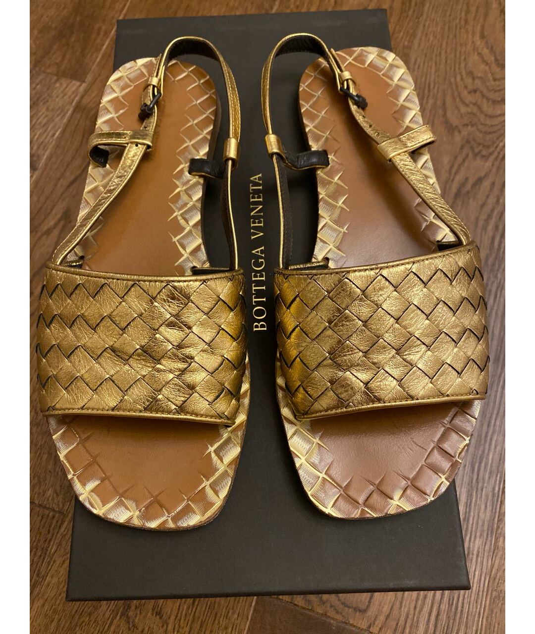 BOTTEGA VENETA Золотые кожаные сандалии, фото 4