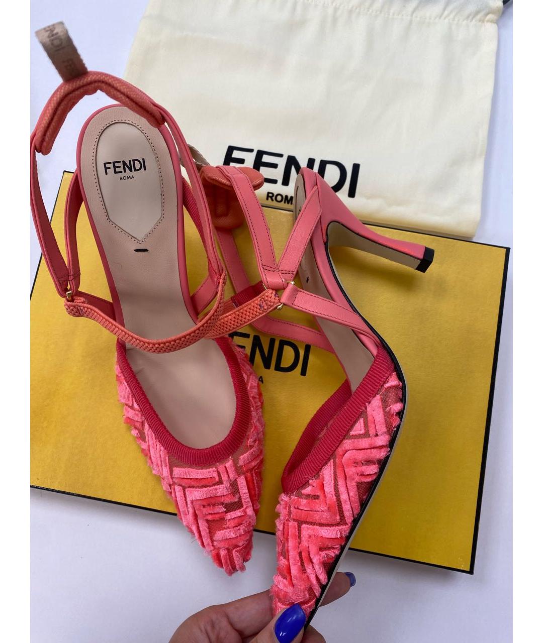 FENDI Коралловые бархатные туфли, фото 2