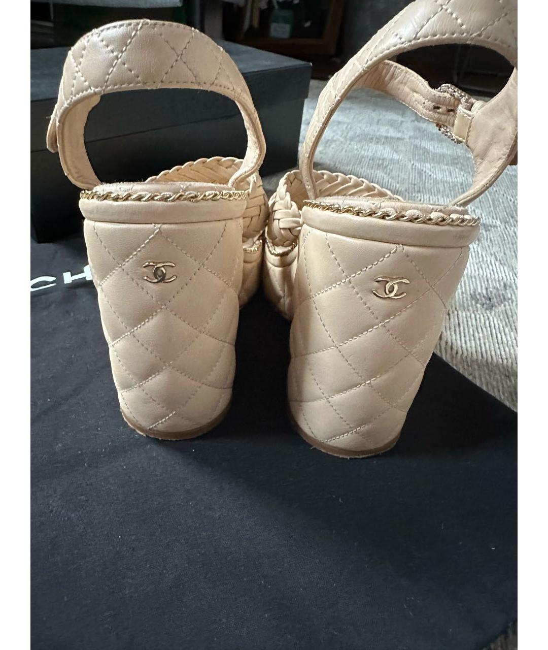 CHANEL Бежевые кожаные босоножки, фото 3