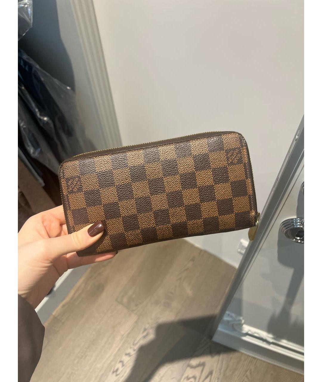 LOUIS VUITTON PRE-OWNED Коричневый кожаный кошелек, фото 2