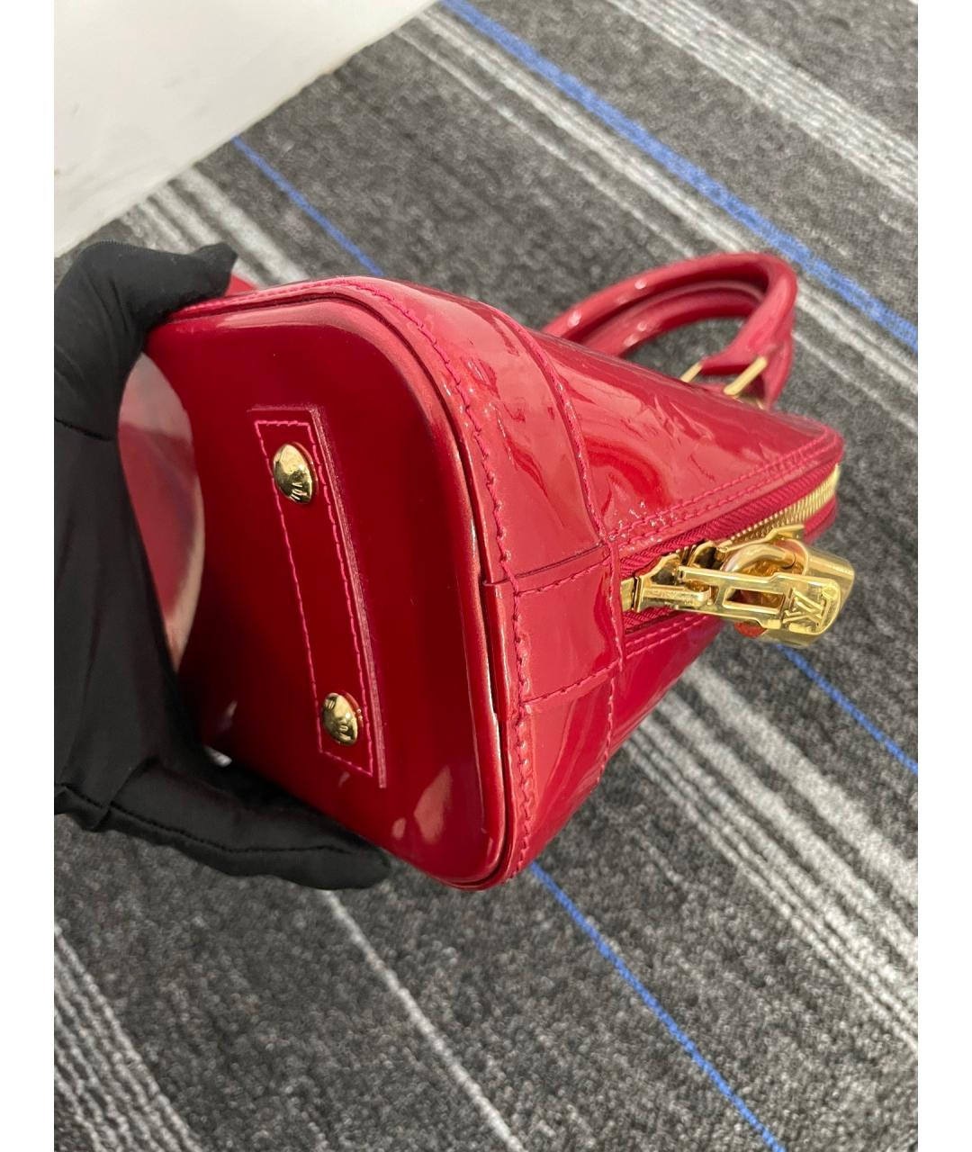 LOUIS VUITTON Красная сумка с короткими ручками из лакированной кожи, фото 6