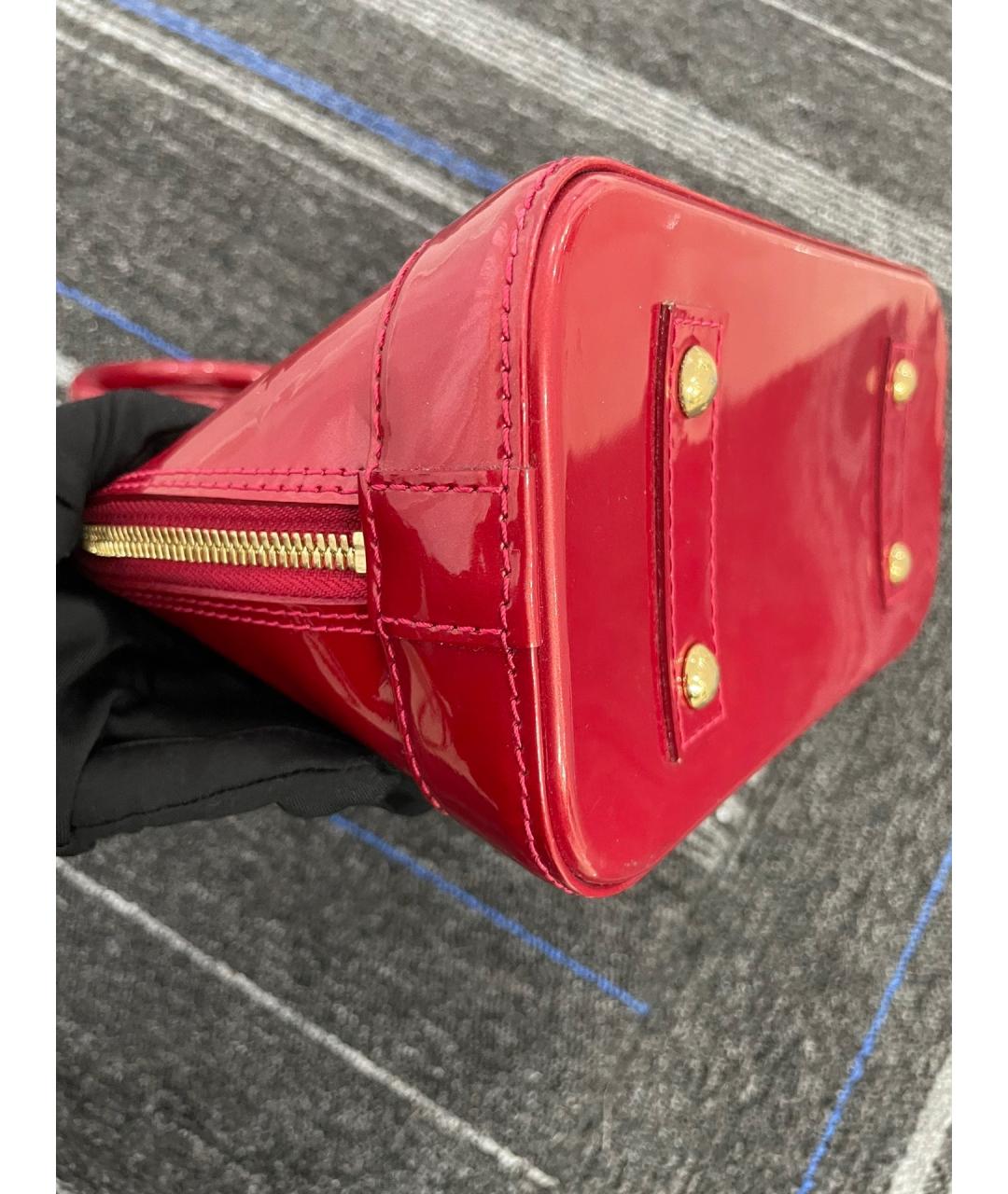LOUIS VUITTON Красная сумка с короткими ручками из лакированной кожи, фото 5