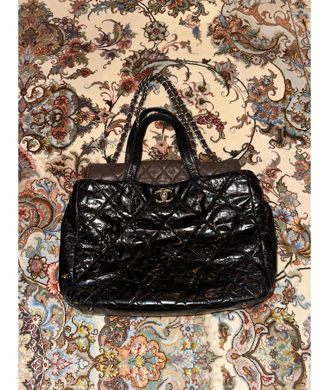 CHANEL PRE-OWNED Черная сумка с короткими ручками из лакированной кожи, фото 4