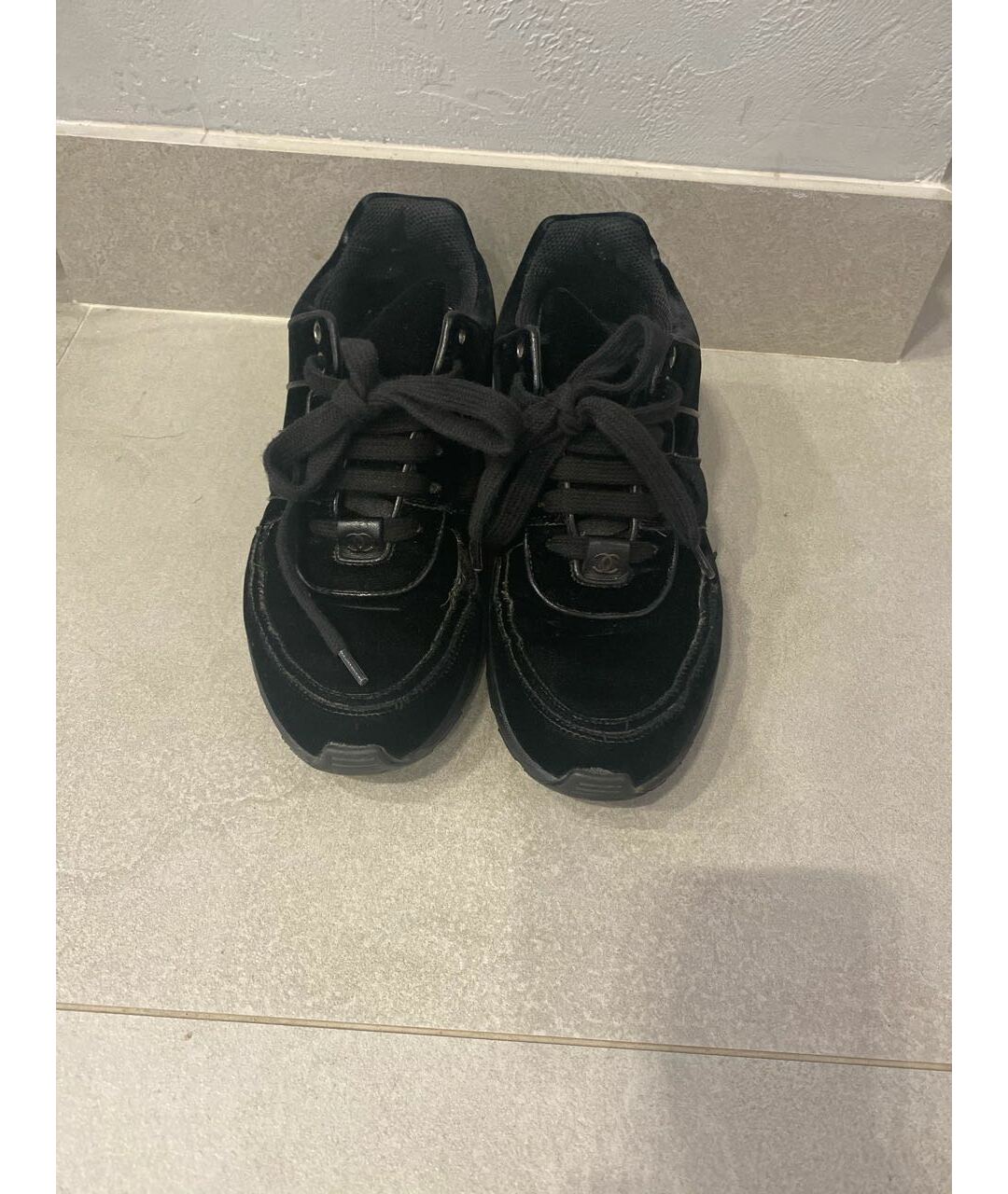 CHANEL PRE-OWNED Черные бархатные кроссовки, фото 2